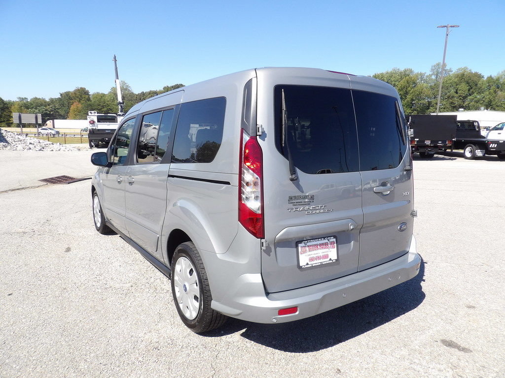 Used 2023 Ford Transit Connect XLT FWD image 5