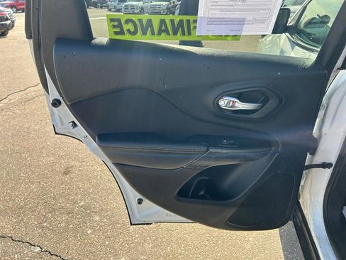 Used 2015 Jeep Cherokee Latitude image 13