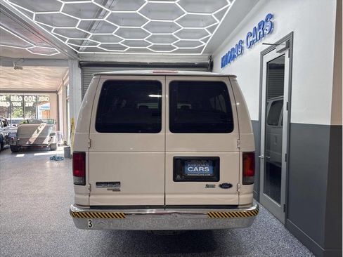 Used 2012 Ford E-350 and Econoline 350 XLT image 4