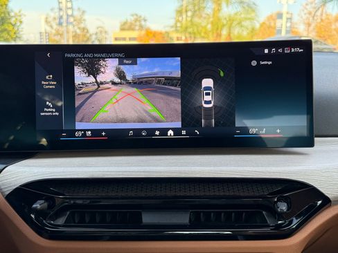 Certified 2025 BMW 330i Sedan w/ Convenience Package image 29