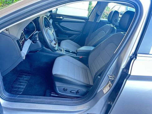 Used 2025 Volkswagen Jetta SE image 36