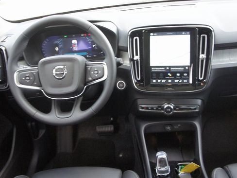 New 2026 Volvo XC40 B5 Plus w/ Protection Package Premier image 10