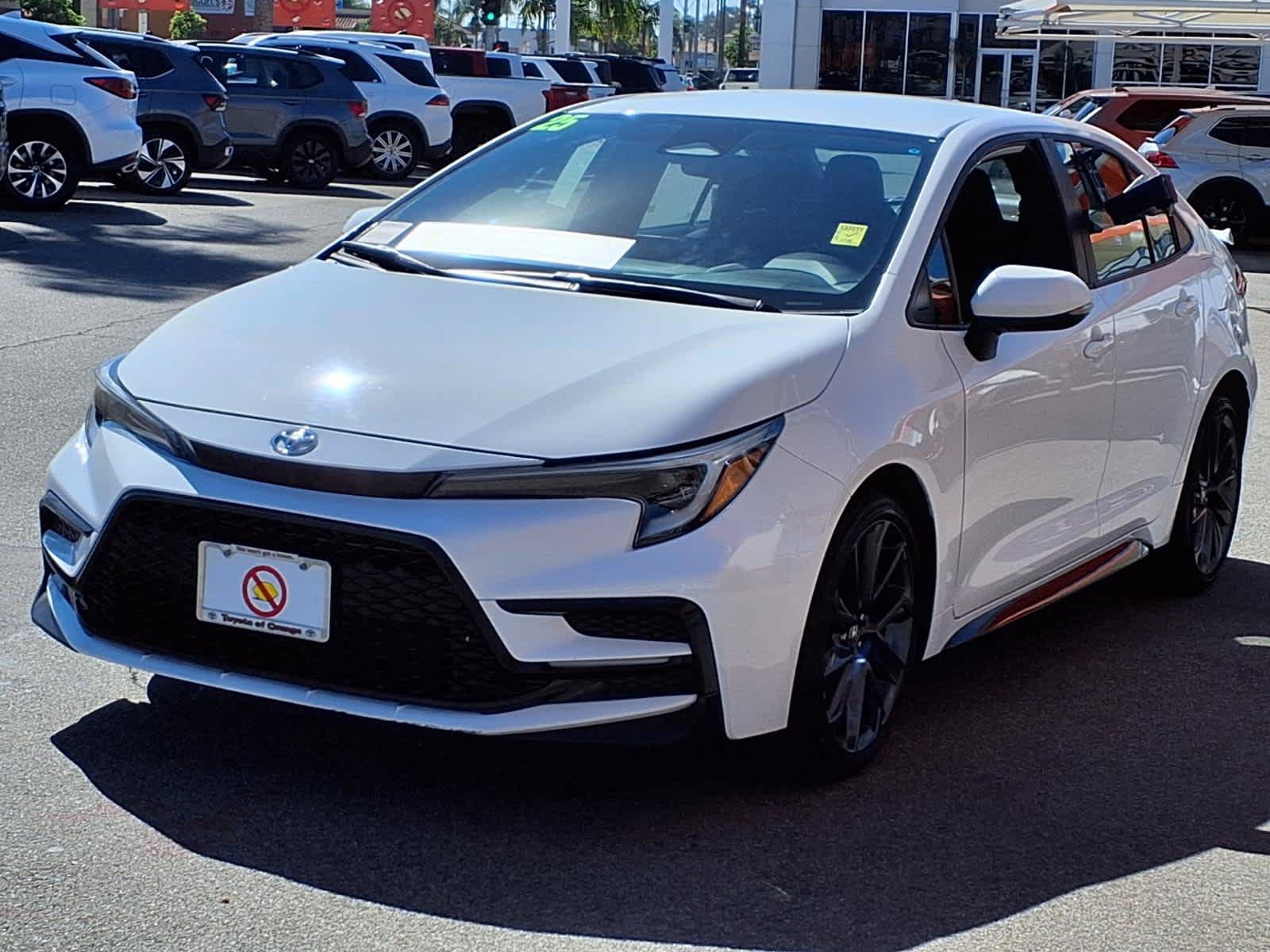 Certified 2025 Toyota Corolla SE w/ Convenience Package FWD image 3