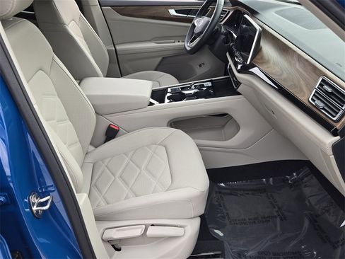 Certified 2025 Volkswagen Atlas SE image 19