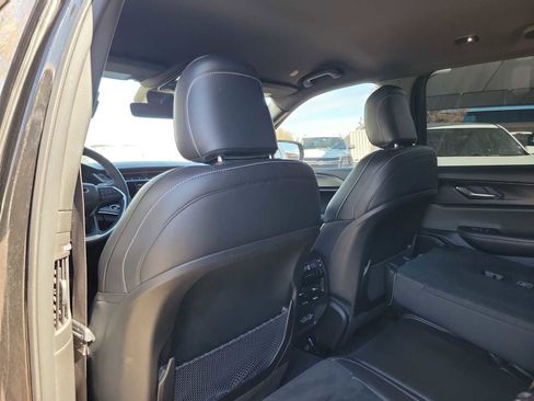 Used 2025 Jeep Grand Cherokee L Laredo image 12