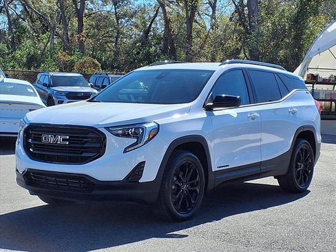 Used 2020 GMC Terrain SLE w/ Driver Convenience Package image 3