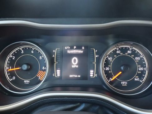 Used 2015 Jeep Cherokee Latitude w/ Comfort/Convenience Group FWD image 33