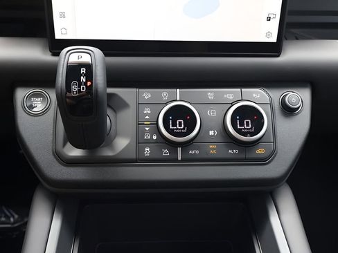 Used 2025 Land Rover Defender 130 S image 27