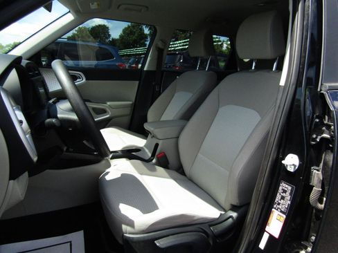 Used 2020 Kia Soul LX FWD image 12