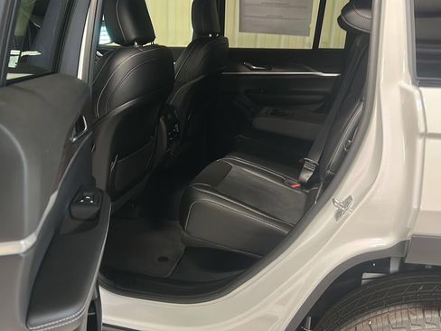 New 2026 Jeep Grand Cherokee Altitude image 11