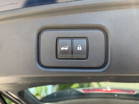 Used 2025 Nissan Pathfinder SV AWD/4WD image 24