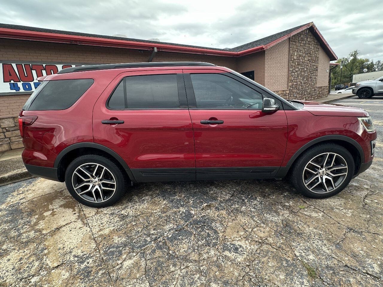 Used 2017 Ford Explorer Sport w/ Equipment Group 401A AWD/4WD image 9