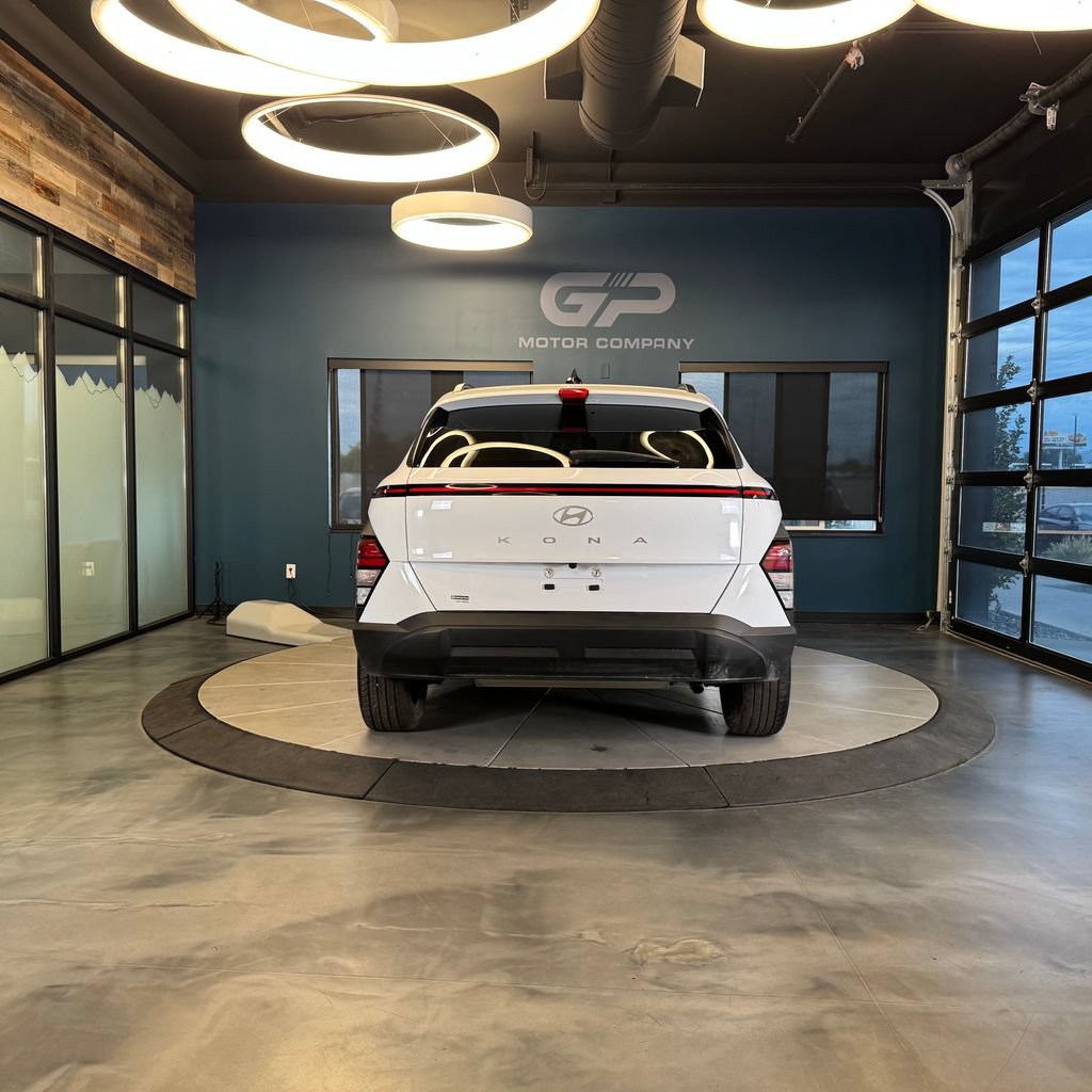 Used 2025 Hyundai Kona SEL FWD image 4