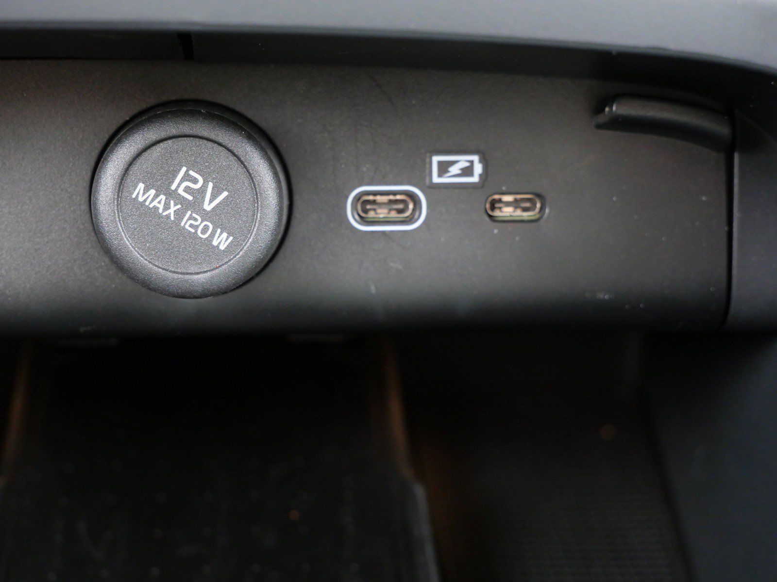 Used 2024 Volvo XC40 B5 Core w/ Protection Package Premier AWD/4WD image 21