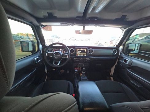 Used 2023 Jeep Wrangler Unlimited Rubicon 4xe AWD/4WD image 3