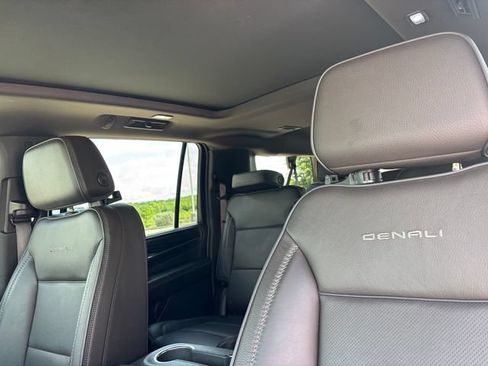Used 2023 GMC Yukon XL Denali AWD/4WD image 10