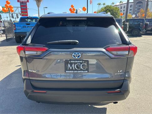 Used 2019 Toyota RAV4 LE image 12