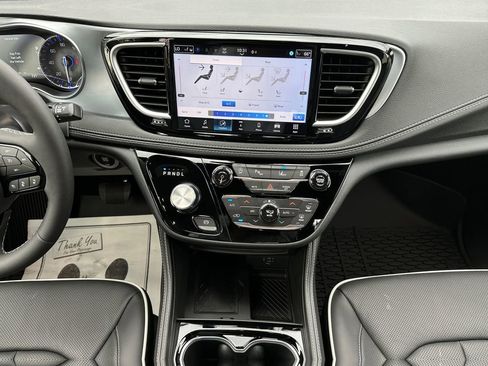 New 2026 Chrysler Pacifica Limited w/ S Appearance Package image 16