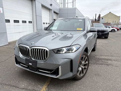 Certified 2024 BMW X5 xDrive40i w/ Premium Package image 3