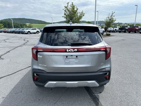Used 2024 Kia Seltos LX AWD/4WD image 6