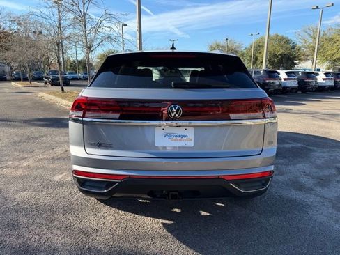New 2026 Volkswagen Atlas Cross Sport SE FWD image 5