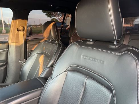 Used 2023 Jeep Grand Cherokee Overland image 6