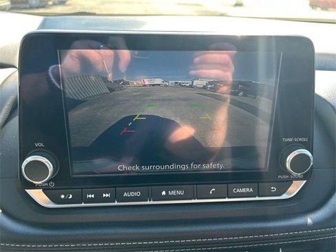 Used 2024 Nissan Rogue SV image 28