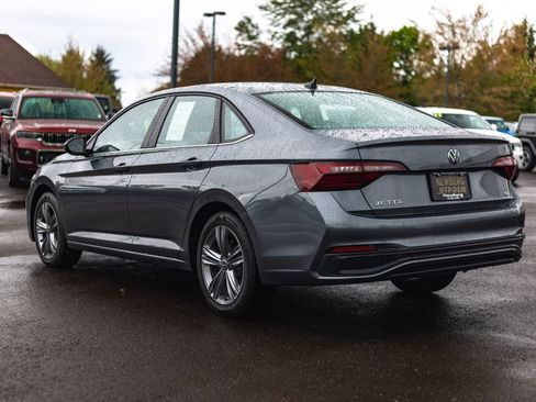 Used 2024 Volkswagen Jetta SE FWD image 11