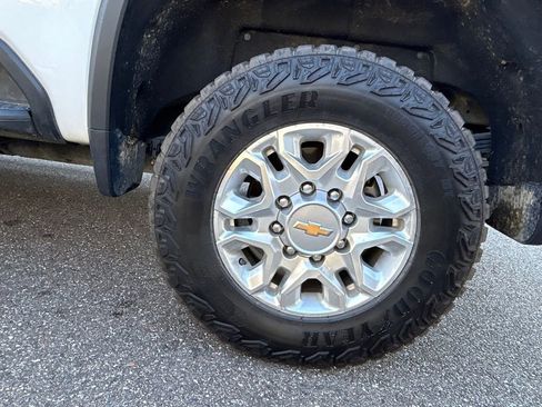Used 2024 Chevrolet Silverado 2500 LT image 53