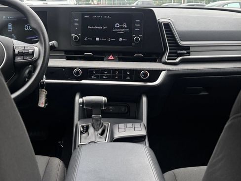 Used 2025 Kia Sportage LX FWD image 17