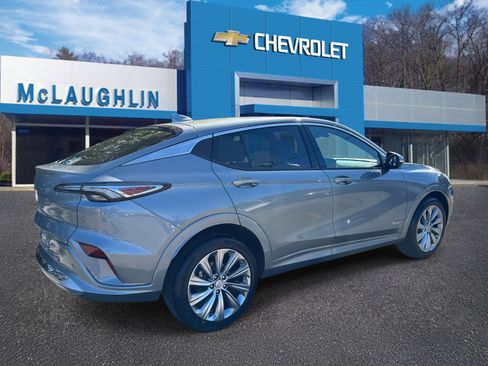 Certified 2025 Buick Envista Avenir image 3