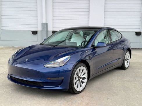 Used 2023 Tesla Model 3 Standard Range RWD image 1