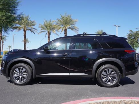 New 2025 Nissan Pathfinder SV image 2