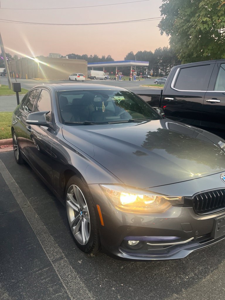 Used 2017 BMW 330i xDrive Sedan AWD/4WD image 5