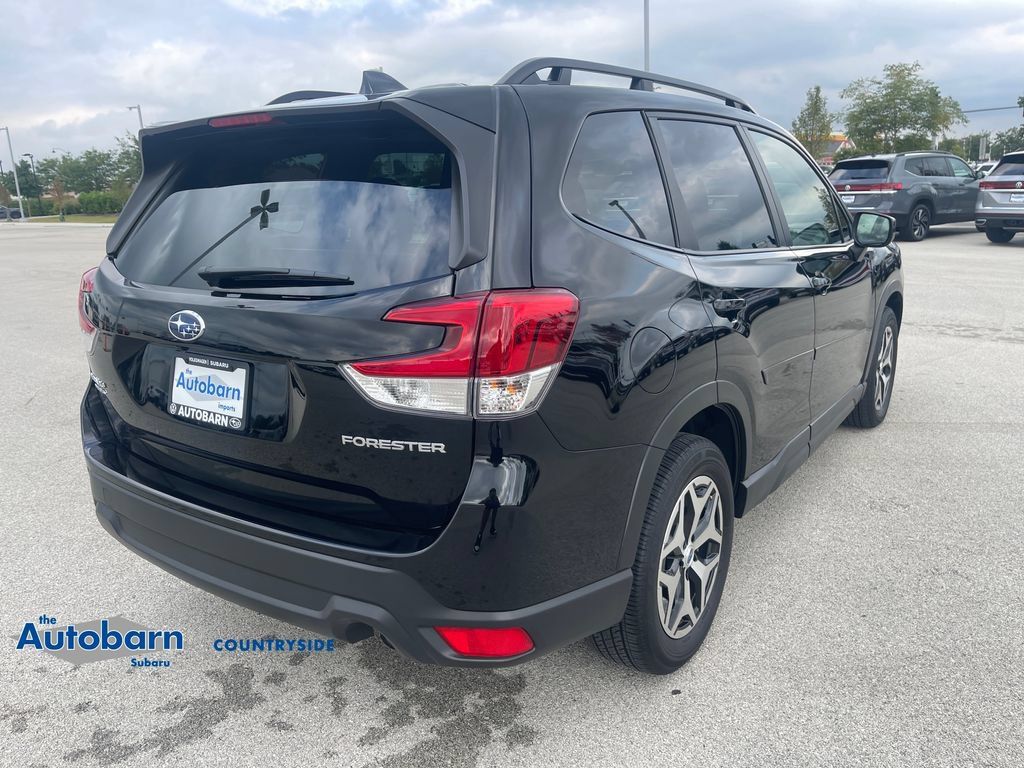 Used 2023 Subaru Forester Premium AWD/4WD image 5