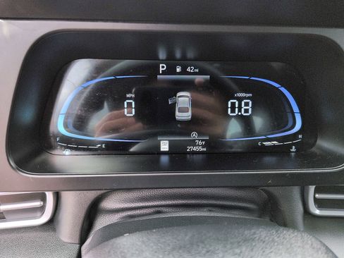 Used 2024 Hyundai Elantra SE image 17