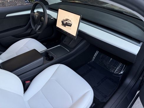 Used 2022 Tesla Model 3 Performance image 31