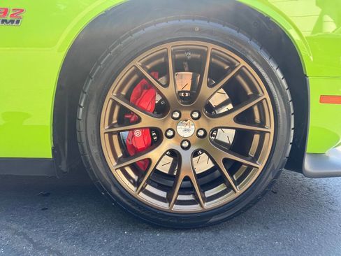 Used 2015 Dodge Challenger SRT w/ Technology Group RWD image 19