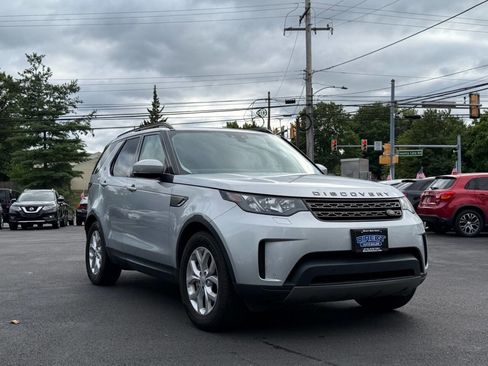 Used 2018 Land Rover Discovery SE image 4