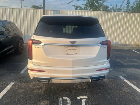 Used 2020 Cadillac XT6 Premium Luxury w/ Platinum Package FWD image 3