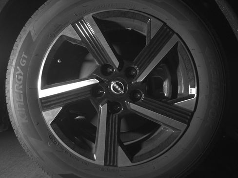 Used 2025 Nissan Sentra SV image 13