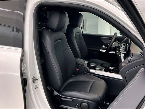 Used 2022 Mercedes-Benz GLB 250 image 6