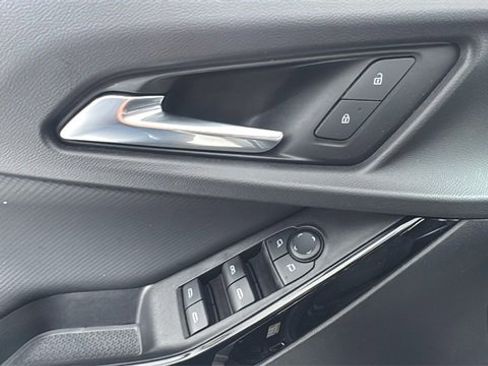 Used 2025 Chevrolet Equinox LT image 19