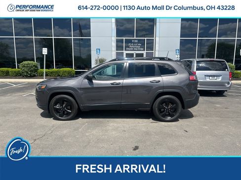 Used 2019 Jeep Cherokee Latitude Plus AWD/4WD image 7
