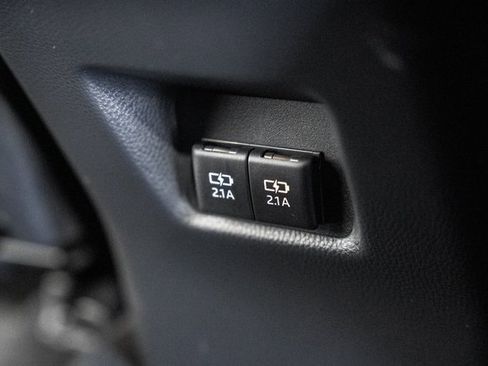 Used 2020 Toyota RAV4 XLE Premium image 33