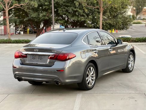 Used 2018 INFINITI Q70 Luxe image 5