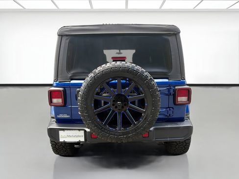 Used 2019 Jeep Wrangler Unlimited Sahara AWD/4WD image 6