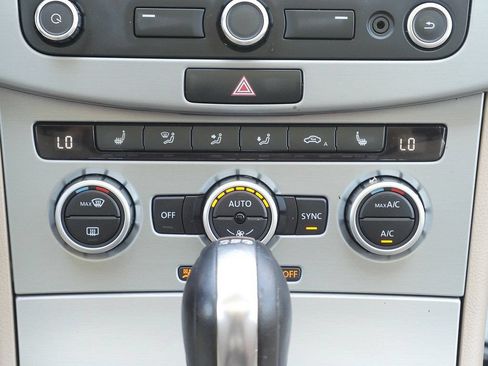 Used 2013 Volkswagen CC Lux FWD image 22