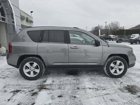 Used 2014 Jeep Compass Sport image 2