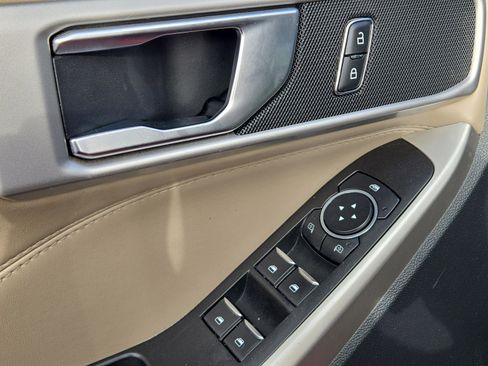 Used 2022 Ford Explorer XLT w/ Equipment Group 202A image 11